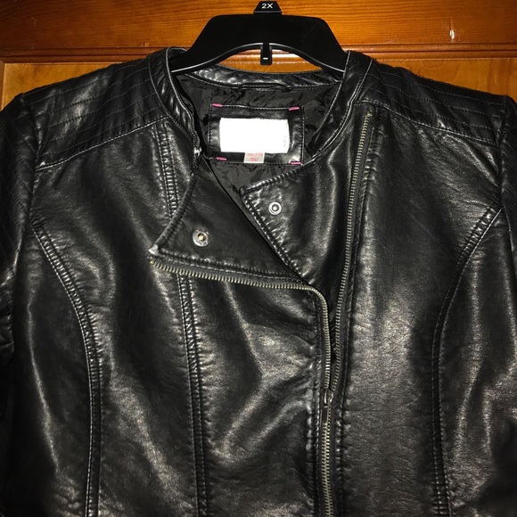 Leather jacket - Picture 2 of 2