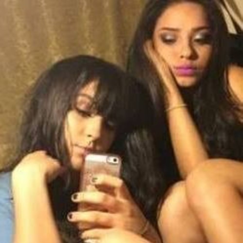 Meet your Posher, Larissa