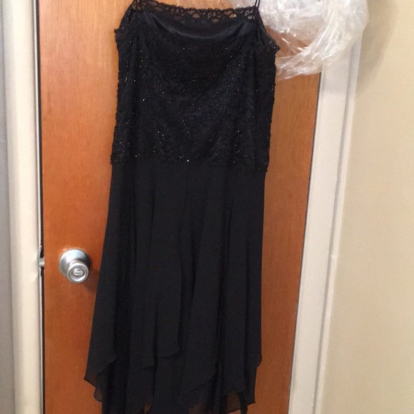 Black beaded dress - Picture 4 of 4