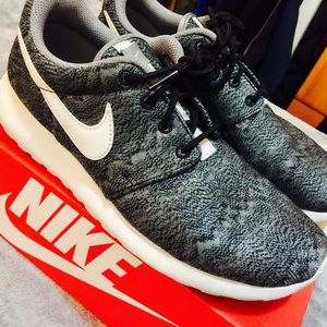 Nike Roshe (women)