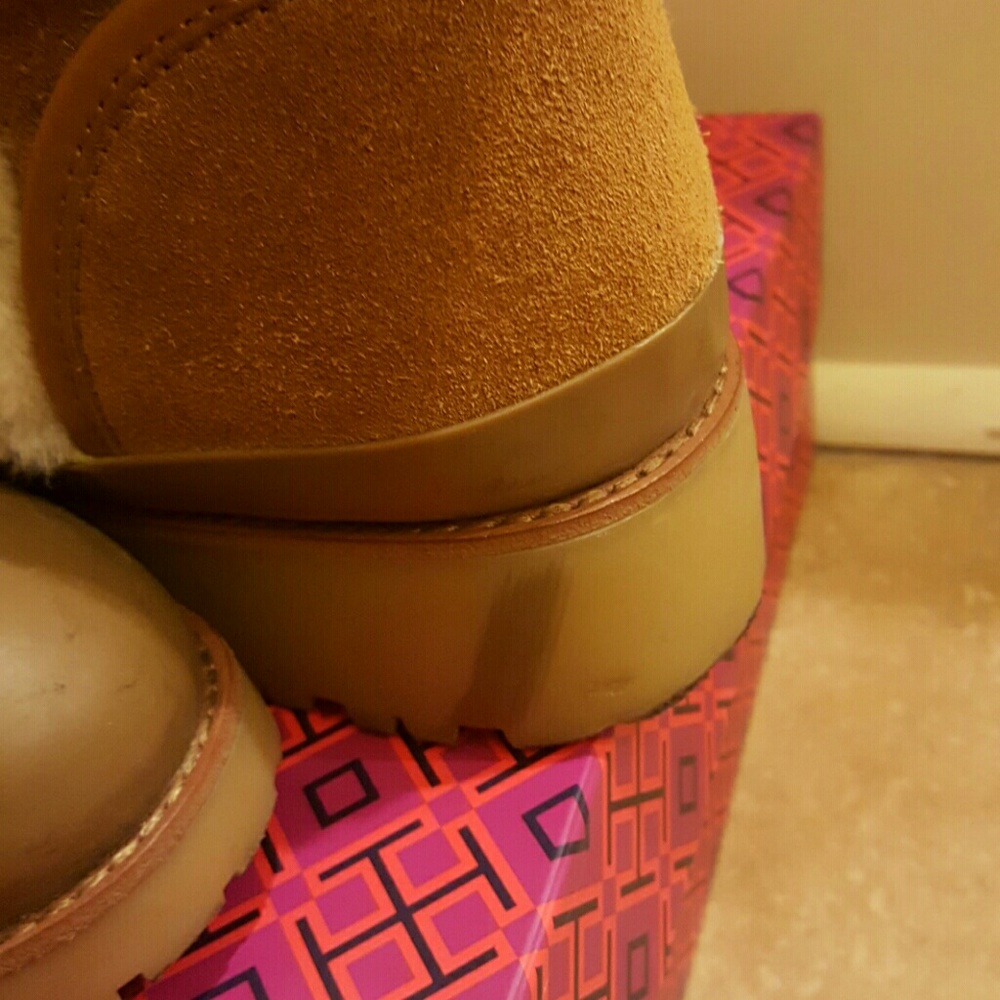 SOLD!!!!Tory Burch Boughton Shearling Bootie Sz9 - Picture 2 of 4