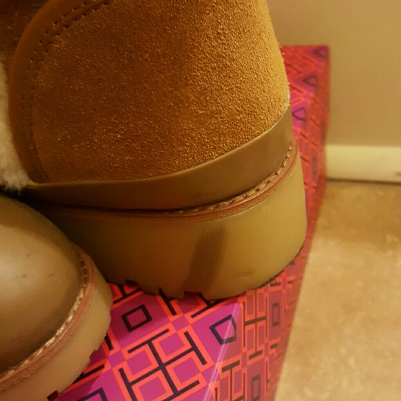 SOLD!!!!Tory Burch Boughton Shearling Bootie Sz9 - Picture 2 of 4