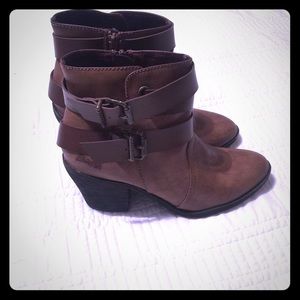 Leather brown booties!