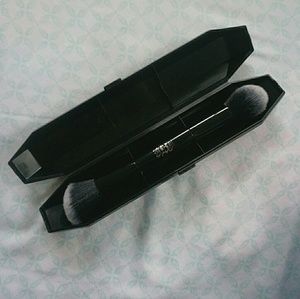 KVD Shade + Light Brush