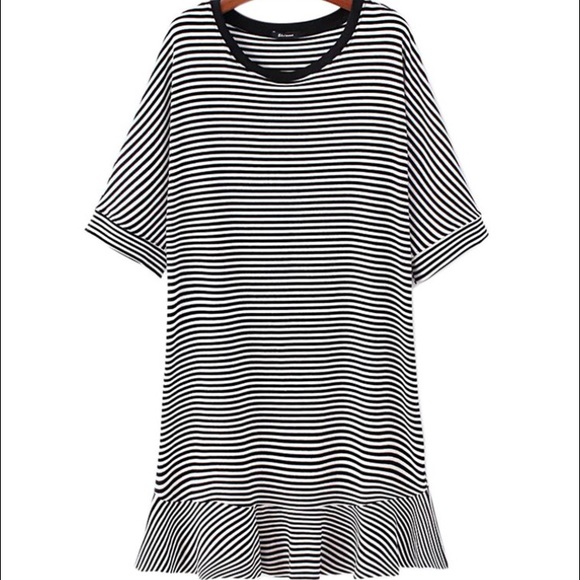 Oversized Goodnight Macaroon Luna striped dress - Picture 2 of 4