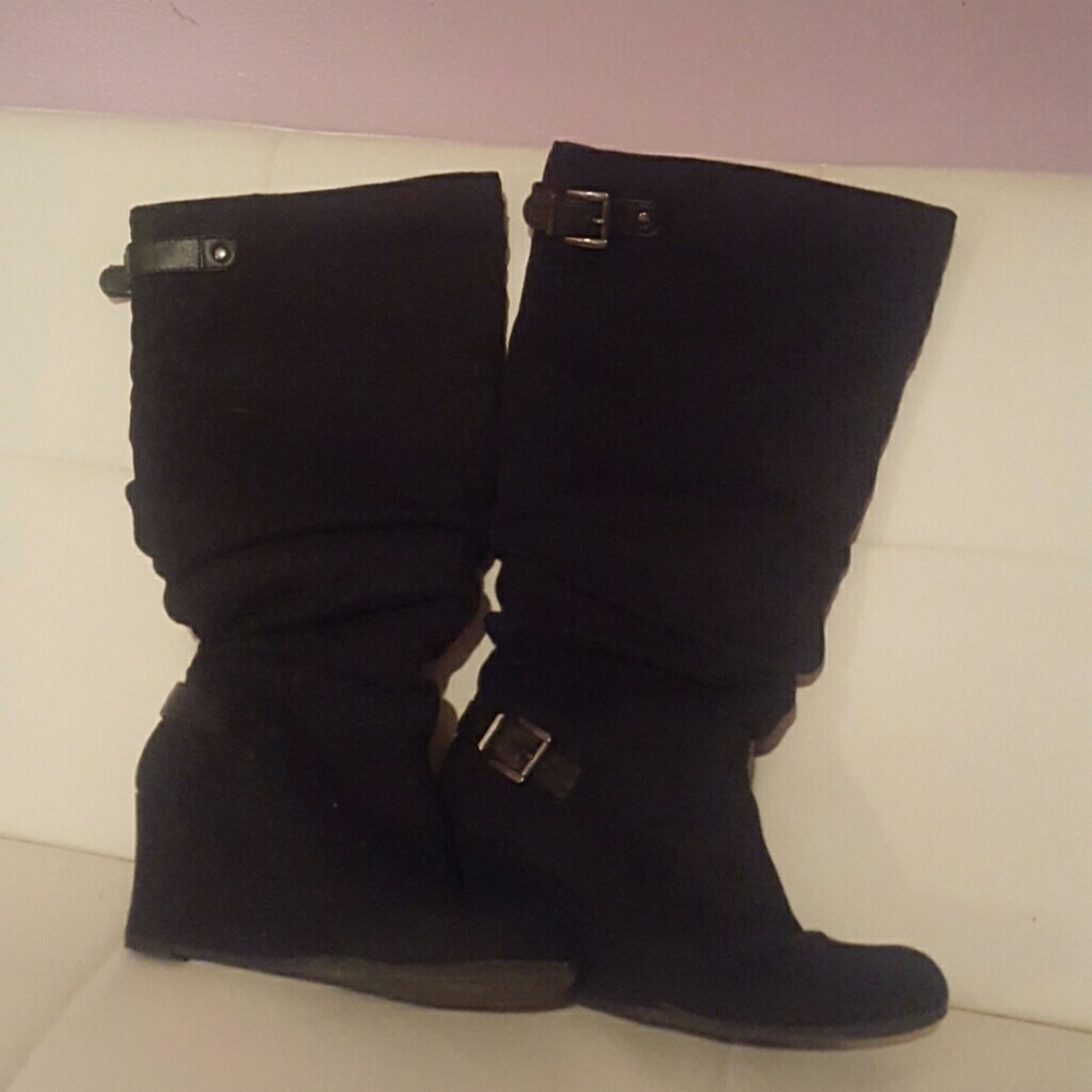 Black heeled boots