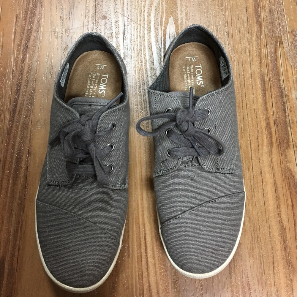 TOMS lace up shoes