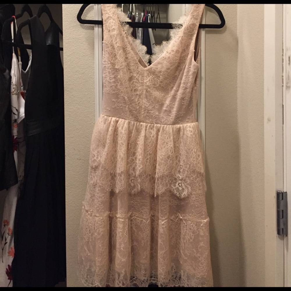 XXS BCBGMAXAZRIA "WILLA" Tapioca lace dress