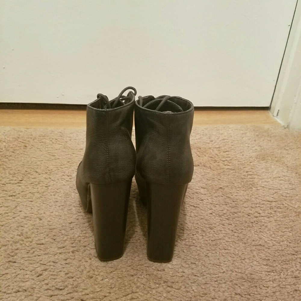 **SOLD** Dark brown heels - Picture 3 of 3