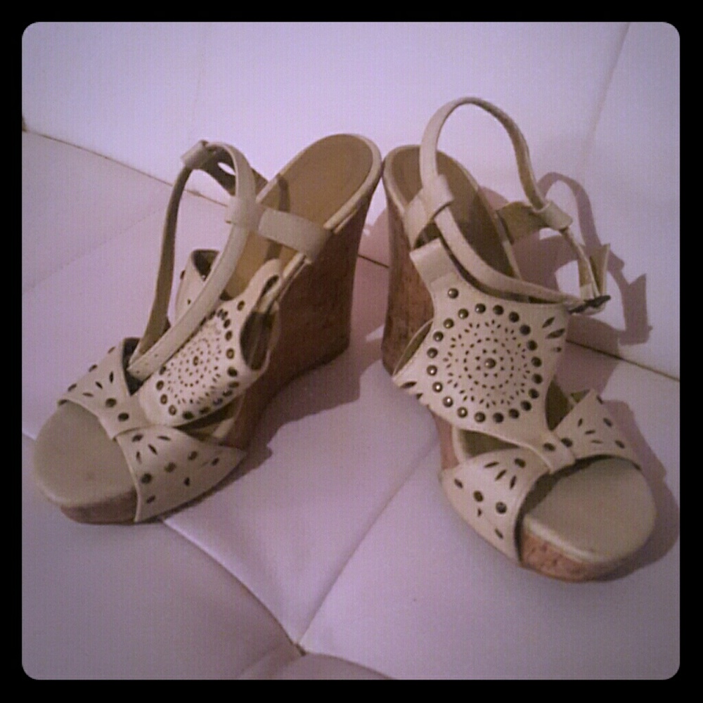 White cork wedges