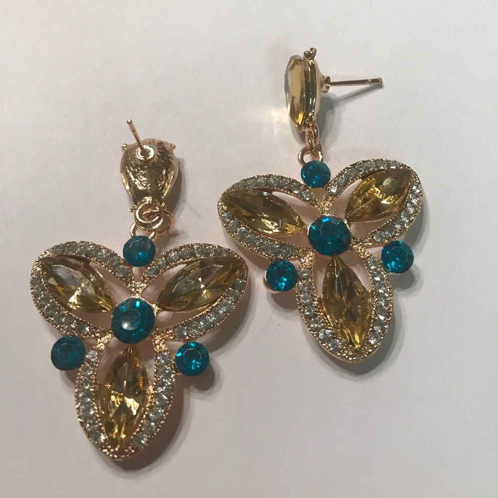 🆓🎁with purchase New Gold Plated Earrings