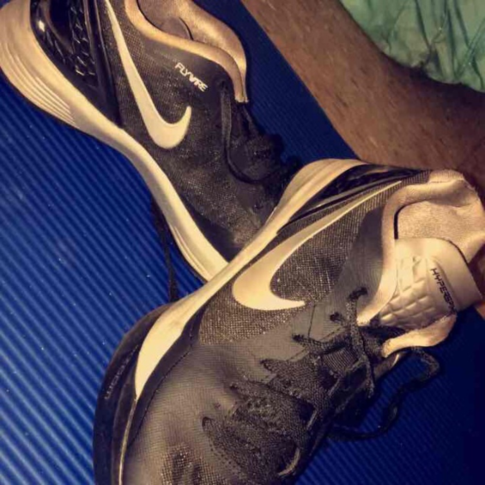 Nike flywire shoes wth active ankle braces