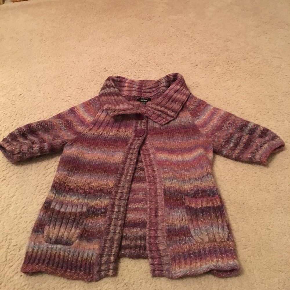 Express sweater short sleeve with 3 buttons on top