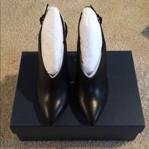 Brand New in Box Pour La Victoire booties