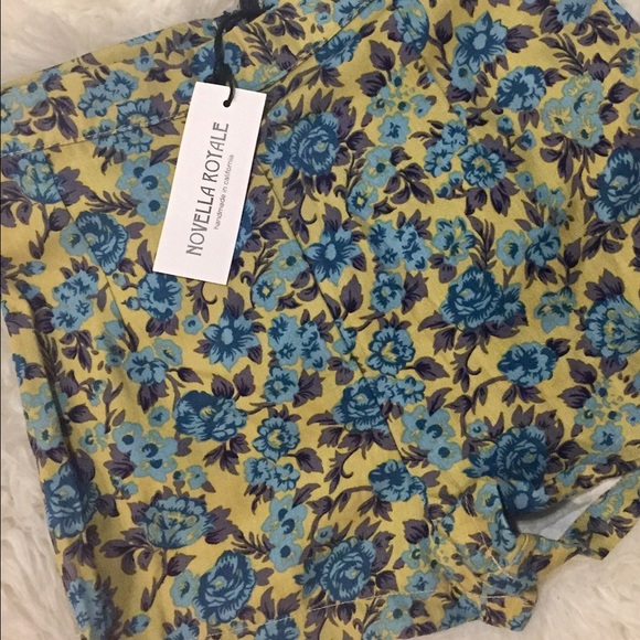 ⚡️FLASH SALE!⚡️Novella Royale High Waist Shorts - Picture 2 of 2