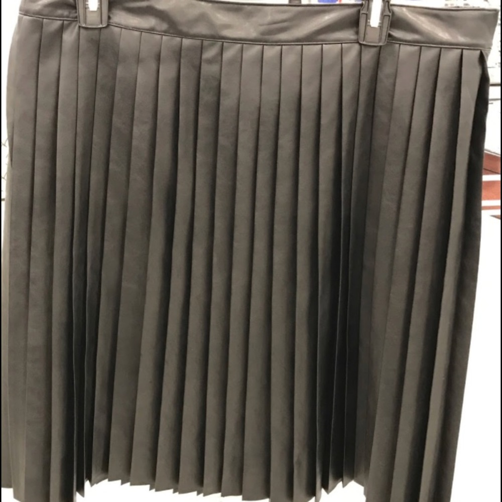 Michael Kors Pleated Faux Leather Skirt, SZ Large