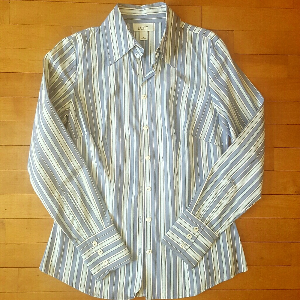 Woman's Ann Taylor LOFT Button Down Blouse, Size 4