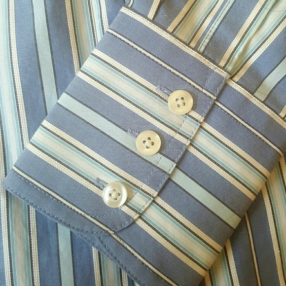 Woman's Ann Taylor LOFT Button Down Blouse, Size 4 - Picture 3 of 3