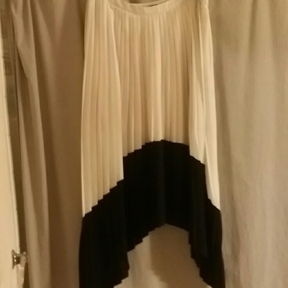 Express Pleated Shark Bite Skirt - Picture 1 of 2