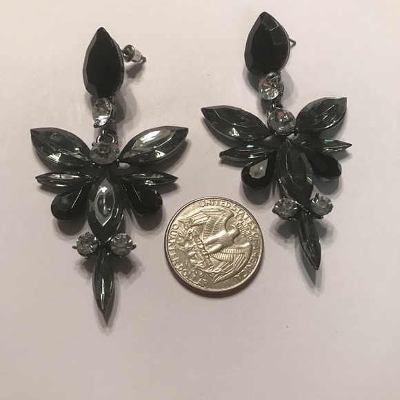 🆓🎁with purchase New Crystal Statement Earrings - Picture 2 of 3