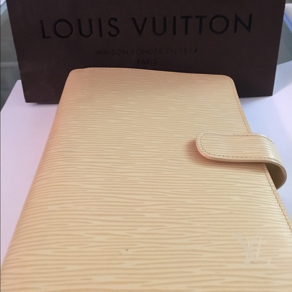 Louis Vuitton Accessories - Authentic Louis Vuitton Epi Medium Ring Agenda