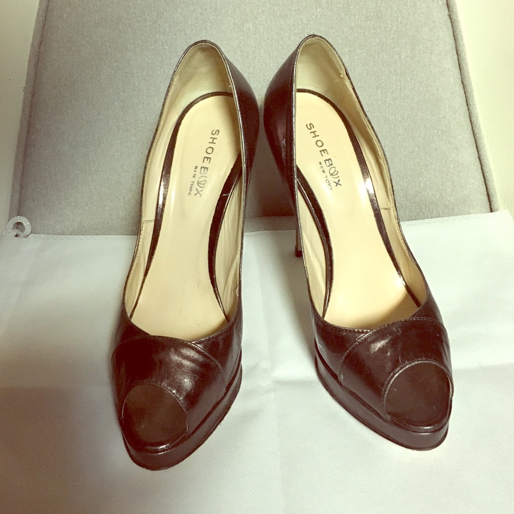 Shoe Box NYC women peep toe gunmetal gray  size 38