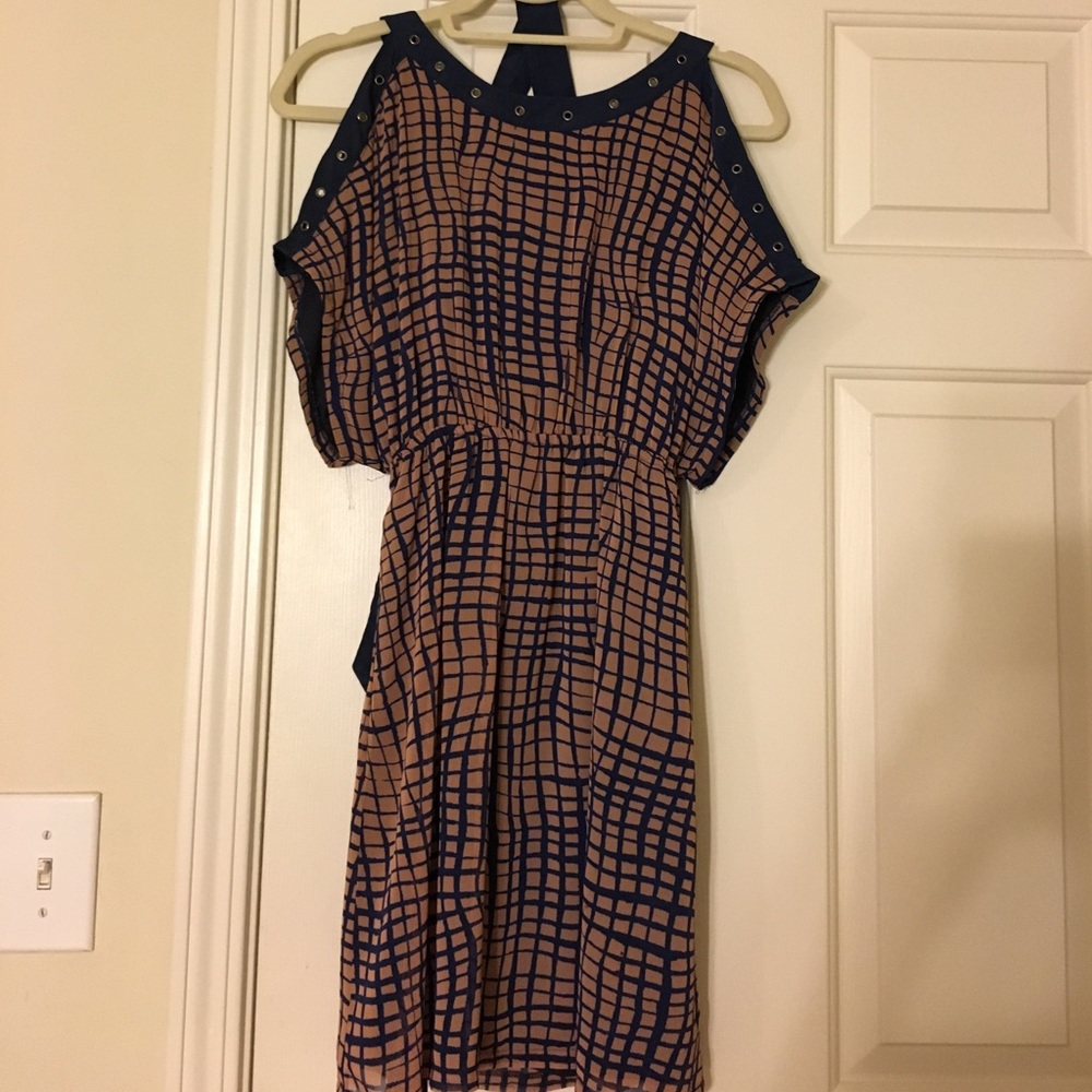 Navy and beige pattern!