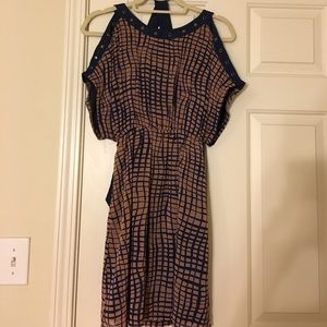 Navy and beige pattern!