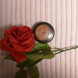 Mac Cosmetics sheertone shimmer blush in SUNBASQUE