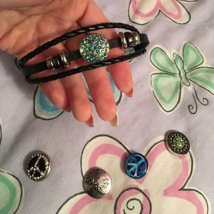 Ginger snap bracelet with snaps