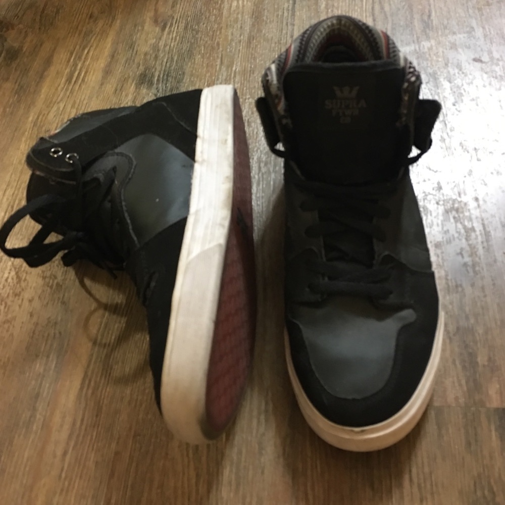 Black Supras size 9.5