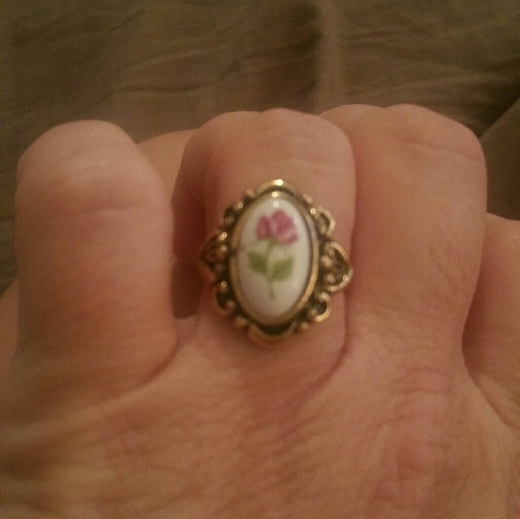 Antique rose pattern ring - Picture 1 of 3