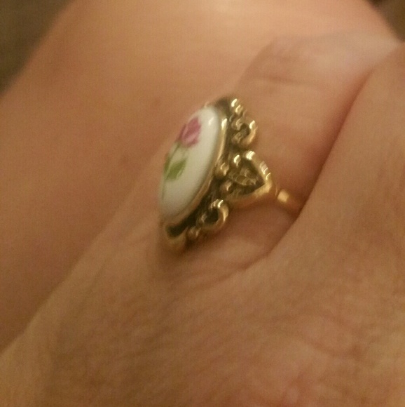 Antique rose pattern ring - Picture 3 of 3