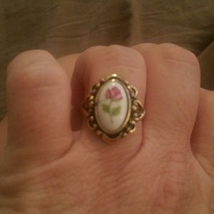 Antique rose pattern ring