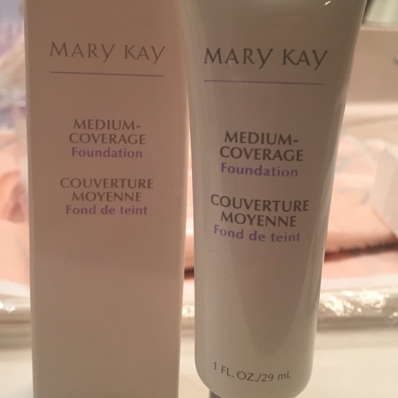 Mary Kay medium coverage foundation - Picture 3 of 3
