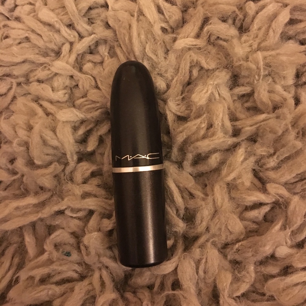MAC Matte Lipstick Relentlessly Red