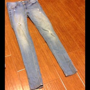 5R 27/31 Distressed Hollister Super Skinny