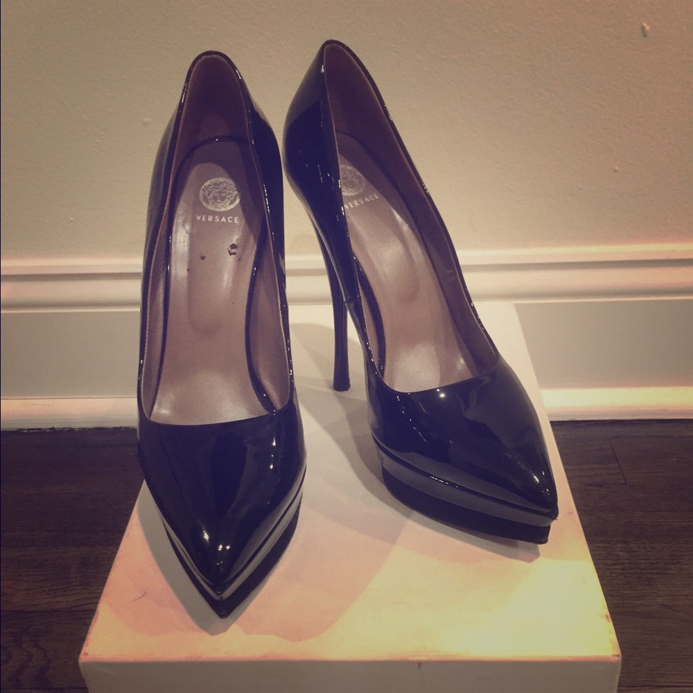 Sz 39 Versace Black Patent Leather Stilettos