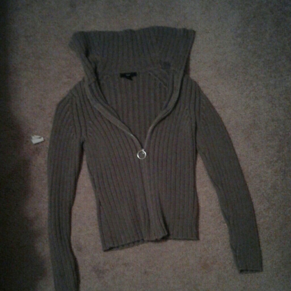 Gap sweater