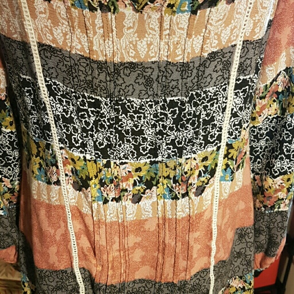 Beautiful tunic... - Picture 2 of 4