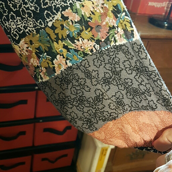 Beautiful tunic... - Picture 3 of 4