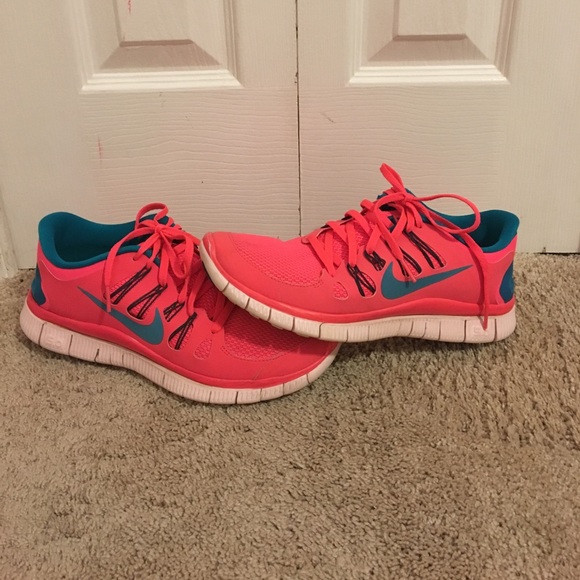 Nike Shoes - Nike Free runs!