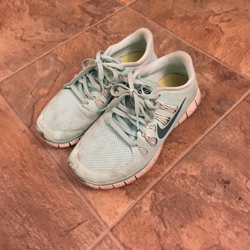 NIKE FREE RUN 5.0 SIZE 6