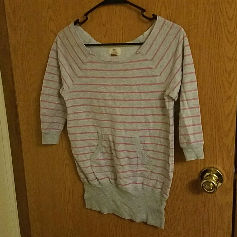 3/4 sleeve hooded shirt