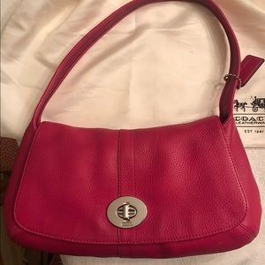 Classic Coach pink leather shoulder handbag