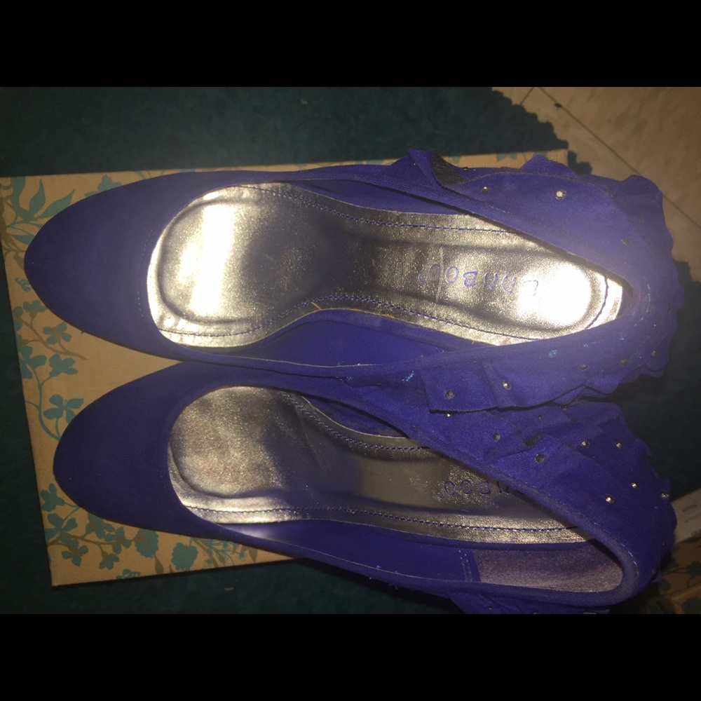 Heels - Picture 2 of 2