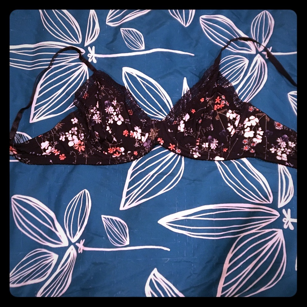 Navy floral bralette w lace trim.
