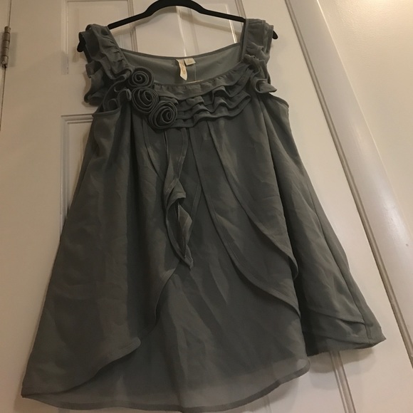 Tops - Super cute blueish/grey top