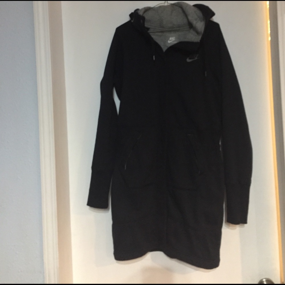 Long nike hoodie sweatshirt material hardly worn.
