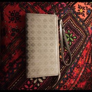 REDUCED Coach wristlet holds cc 💳 and evening bag